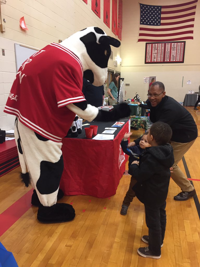 BirthTo5D93's tweet photo. Come join as we play, song, hop, and have loads of fun at Let’s Play! At Stratford Middle School in Bloomingdale today! #letsplay2019
@CCSD93 https://t.co/GtoCDsYA5f