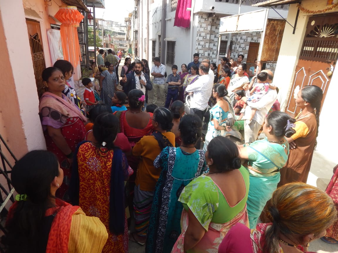 RashtraManthan's tweet photo. #ProjectNo-4,
Proudly explained schemes of @narendramodi & @Dev_Fadnavis Govt
to citizens under #RashtraManthan programme.
#Place:
#B_Cabin_Road,
#Ambarnath_Vidhansabha.
Special thanks to:
@drkandoi
@AshishPawaskar https://t.co/pLKf4DuwJo