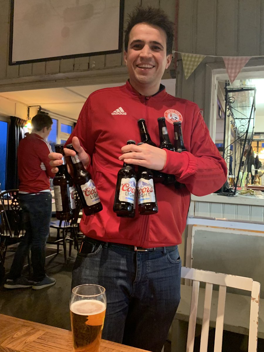 Crucial 2-1 victory away V <a href="/dorkiniansFC/">Dorkinian Football Club</a> today! Here’s our match winning hero <a href="/stoobs68/">John More</a> loading up for the train home! <a href="/EwanRossiter/">Ewan Rossiter</a> with the opener and an MOM performance from the wall <a href="/A_BSmith/">Andy Smith</a> at the back 🚂 🍻 🔥  #COYRRR