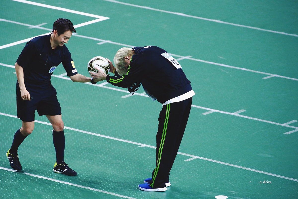 c_drive94's tweet photo. 190107 미남계 갑 축구부 주장 ⚽️
#HYUNGWON #형원 #MONSTA_X #몬스타엑스  @OfficialMonstaX https://t.co/DVcqIEvbsz