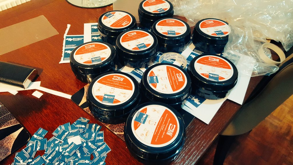 EuropeFrontier's tweet photo. New year, new shipment is leaving for #Ukraine
85 emergency bandages and 10 #PocketBVM's are on their way to https://t.co/bUEq2wK7rG in #Ukraine, soon to.go further east to the medics in the danger zones.  Thank you #lifesavers for all your help! @LivesUkraine https://t.co/tPuYqxBuNo