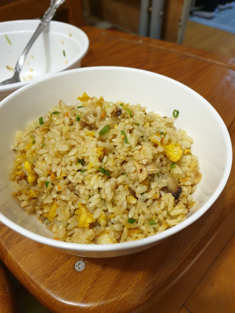 TheXavianna's tweet photo. Childhood snack - rice cracker & yummy fried rice ๐๐ฑ๐ช #nonstopeating https://t.co/p4HozEAFJF
