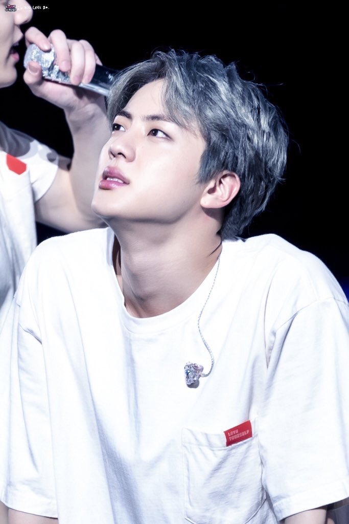 BTSHQ_'s tweet photo. #Jin https://t.co/fqfWF59E05