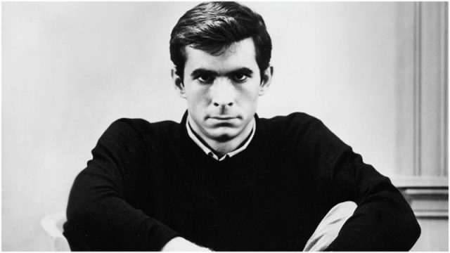 Норман бейтс энтони перкинс. Психо бейтс. Норман бейтс психо. Норман бейтс энтони перкинс. Норман бейтс взгляд.