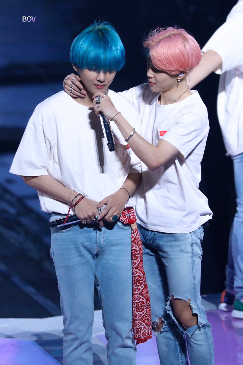 BTSHQ_'s tweet photo. #JIMIN #V https://t.co/9jjAAye45Z