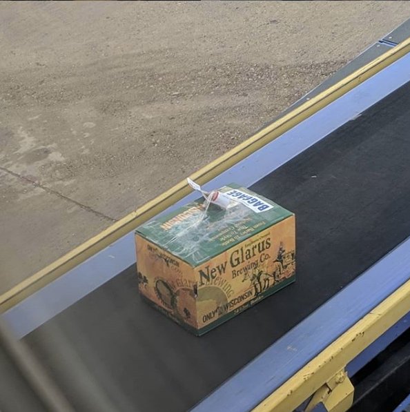 MitchellAirport's tweet image. You know a flight is from Wisconsin when Spotted Cow becomes checked luggage. Get your Spotted Cow at MKE, because you can’t buy it in any other state. #FlyMKE (📸: Bryan) ow.ly/sEUY50k5SmG