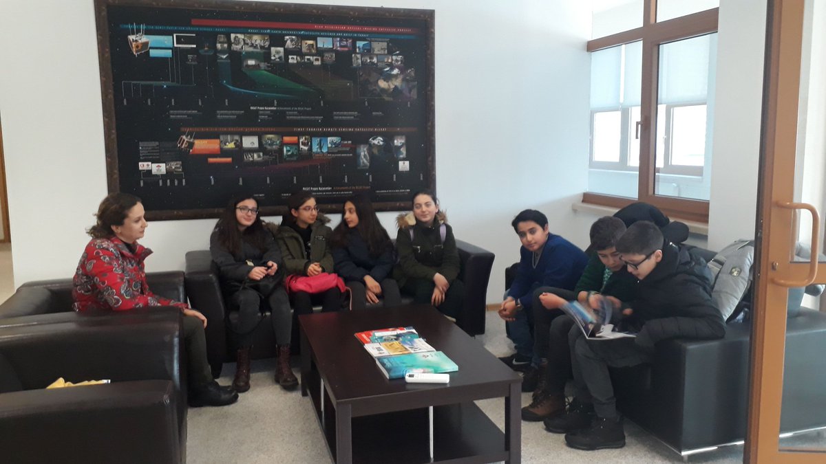 Tübitak Uzay Teknolojileri Araştırma Enstitüsü ziyaretmizi gercekleştirdik. Projemiz hakkında bilgi verdik ve aklımıza takılan sorularımızı sorduk. Enstitü müdürü Doç. Dr. Lokman KUZU, Necip DEMİR ve Fizik mühendislerine çok teşekkür ederiz.
<a href="/BilimKahraman/">Bilim Kahramanları</a> @BilsemMeb <a href="/YBilsem/">Yenimahalle BİLSEM</a>