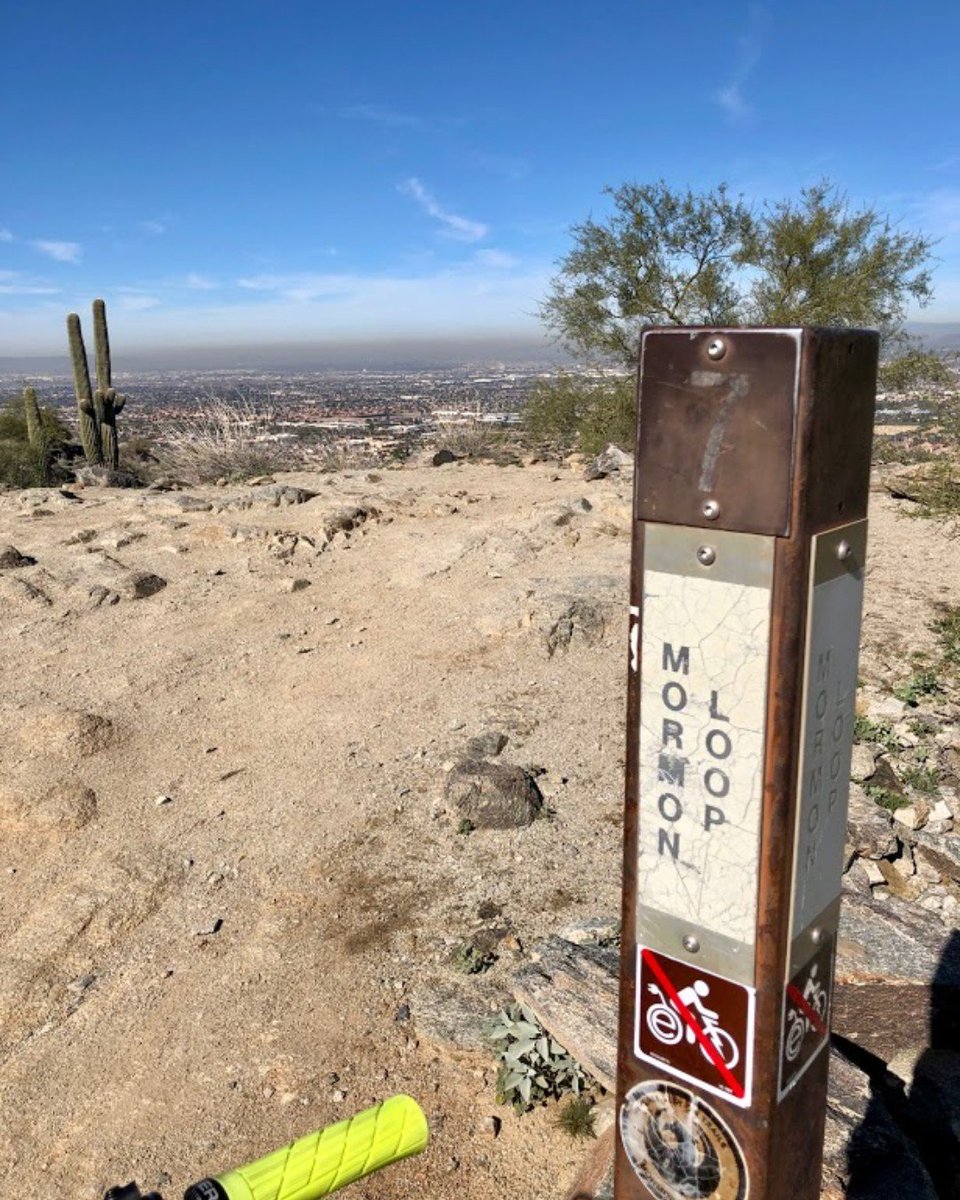 ExploreShredDis's tweet photo. Totally saw an e-bike out here. Wonder if he noticed all the stickers? 🤔
.
.
.
#ExploreShredDiscover #SOMO #SouthMountain #MormonLoop #SantaCruzBicycles #HightowerCC #SantaCruzHightower #EnduroMTB #MTBLife #MTB #MountainBike https://t.co/pTE3bkHCnf