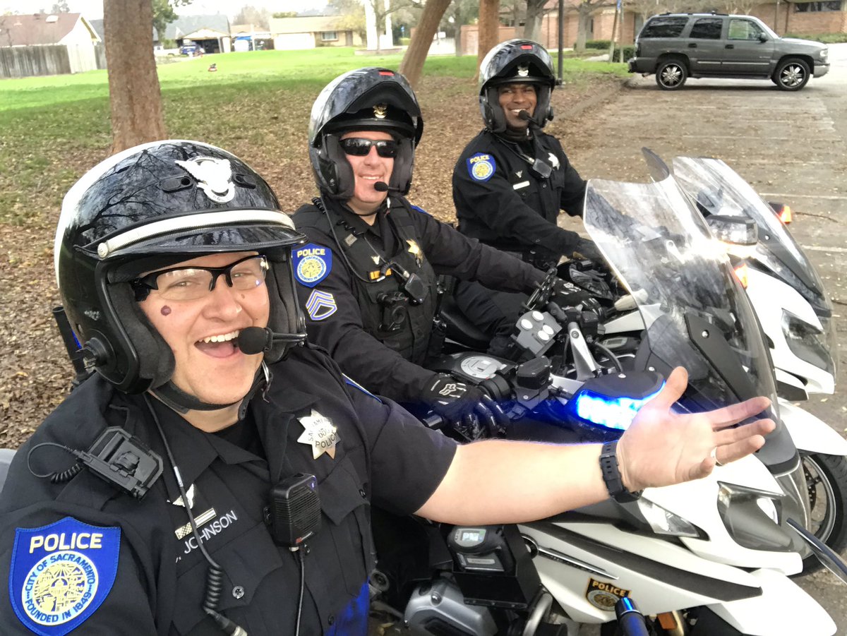SacPolice's tweet photo. Teach your kids to count bikes on car journeys and they will automatically see motorcyclists when they start to drive 🏍👀🚘
#SPDselfieSaturday
#bringingbacktheselfiestick
#sacpdwerehiringcomeridewithus
#workingmotorsofSPD🇺🇸 https://t.co/H8HBTMpcP3