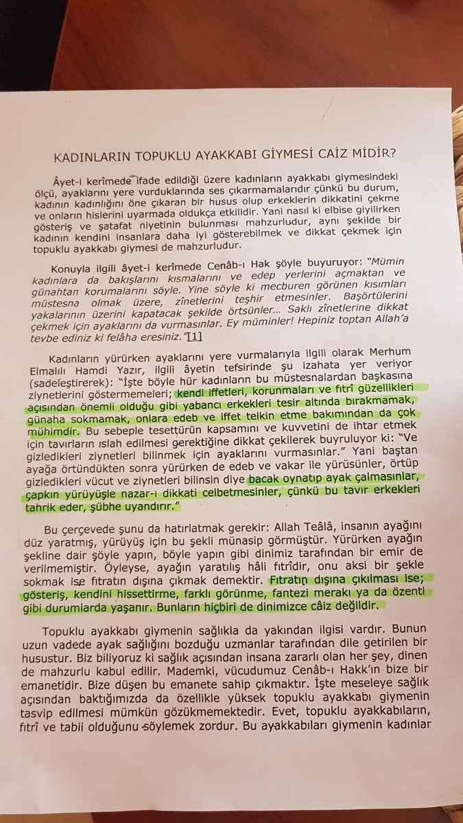 PES ARTIK! 

Okul müdürü kadın öğretmenlere fetvayla topuklu ayakkabıyı yasakladı. Gerekçesi korkunç: Erkekler tahrik olur
(Odatv)