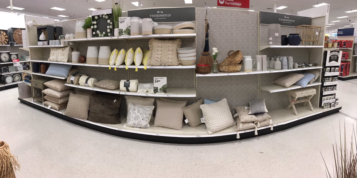 marymacaskill's tweet photo. BEFORE and AFTER! Trend run ready to freshen up your space! #vmtl #T0171 🌱 🖼 🛒 @dmasin88 @Kunsman https://t.co/cRYbo6mGl1