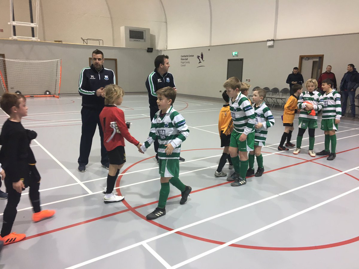 peader1973's tweet photo. What a cracking first day of Futsal in Liam Rogers. Massive thanks to all the teams for coming out. @FAIreland @KeoghPaul @FingalSports @PavilionsSC with our nutrition drive too. Thanks for the great fruit today .... we are all about the 5 a day. https://t.co/6M2Vx5Bz6a