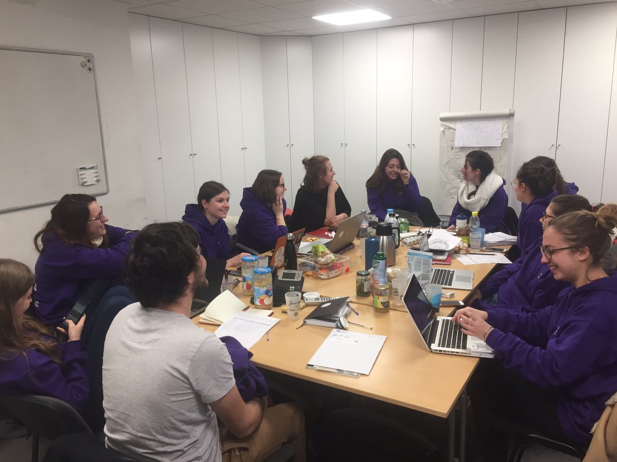 Sunny_Oubelaid's tweet photo. Ce Week-End c’est l’occasion de former les nouveaux.elles formateurs.trices de l’@ANEP_asso et d’aborder la question de la politique de #formation et de la #PolitiqueGénérale1819 ! 
Heureux de pouvoir vous accompagner dans votre processus de professionnalisation 👨‍🏫🤝 https://t.co/I8F0XkskmX
