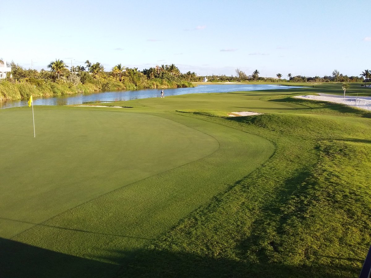 HarrellsLLC's tweet photo. @classAsuper and his staff have Emerald Reef dialed in and ready for The  Bahamas Great Exuma Classic!  Wishing the team the very best on their https://t.co/5aPXh0dmwL tournament this week. @FuzzHerridge https://t.co/Skl4BvSc73
