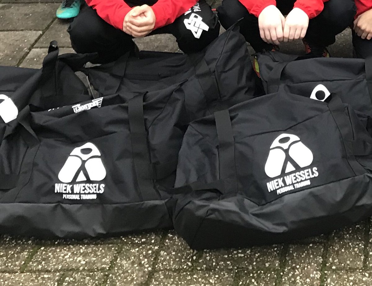Regen, regen en nog meer regen! Jammer van dit super georganiseerde toernooi bij <a href="/vvTwentheGoor/">vv Twenthe</a>! Uiteindelijke een verregende 8e plek, laatste uit de winnaarspoule. Toch dik prima gezien het grote aantal JO12-teams. #top12met16teams #8e #goedtoernooi #welkoud #heelveelregen
