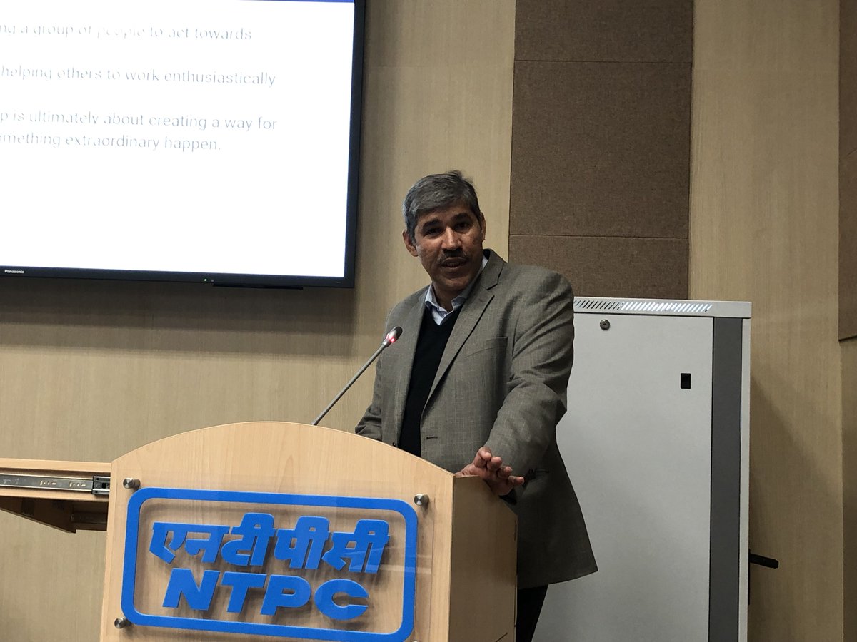 nsbnoida's tweet photo. Day-2, HR LEADERSHIP CONCLAVE, 2019
The day started with the glorious words of Randhir Singh, which was continued by Prithvi Shergill. In the post-lunch session we got inspired by words of Rajeev Dubey, Sarmistha Roy Chowdhury and  Siddharth Mukherjee https://t.co/iRH0jU1Xoi