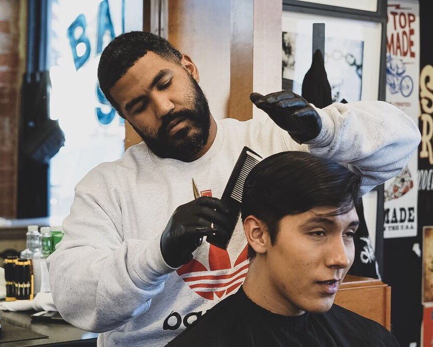 eastendbarber's tweet photo. the heart of the shop ♥️
  #eastendbarber #houstonbarber  #houstonbarbershop  #eastendbarber #everybodyhappy  #houstonbarberstylist #texasbarber #houston #htx #necksweat #testedandtrue #vinyl #igvinylclub #recordstore #appointmentonly #houstonrockets #houstonastros #houstontexans https://t.co/G9iwMTgSBQ
