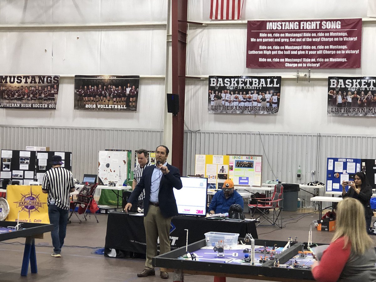 SharpJ4thNISD's tweet image. Listening to Congressman Will Hurd motivate the teams at the First LEGO League Qualifier! #CNEPawsUp #ThisIsCNE #omgrobots #firstinTexas