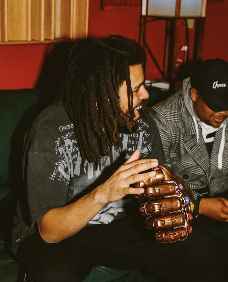 RapDirect_'s tweet image. Thanos