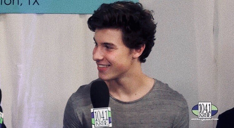Rodrimaslow's tweet photo. shawn sigue perdiendo por una cantidad grande de votos pero es posible remontarlo si gastan por lo menos un minuto de su tiempo votando

-RT A ESTE TWEET
-RESPONDE CINCO VECES CON EL HT
-RT A LAS RESPUESTAS PARA HACER EL DOBLE DE VOTOS
#InMyBlood #BestLyrics #iHeartAwards https://t.co/wxz5TCxjUp
