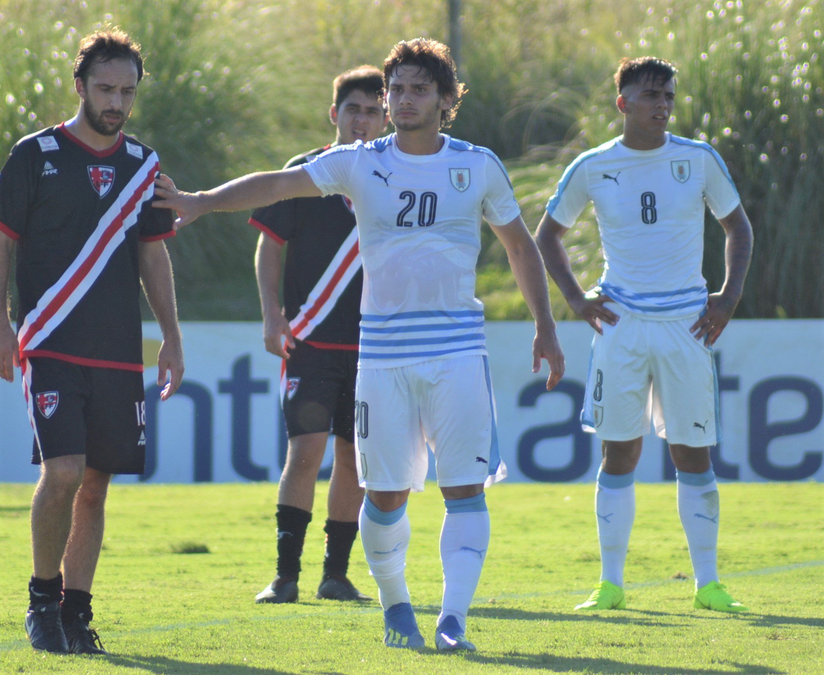 تويتر \ Selecci&oacute;n Uruguaya على تويتر: "#Sub20 | La Celeste derrot&oacute; 4-2 a  Florida, luego de tres tiempos de 35 minutos, con anotaciones de Emiliano  G&oacute;mez, Darwin N&uacute;&ntilde;ez, Juan Manuel Boselli y