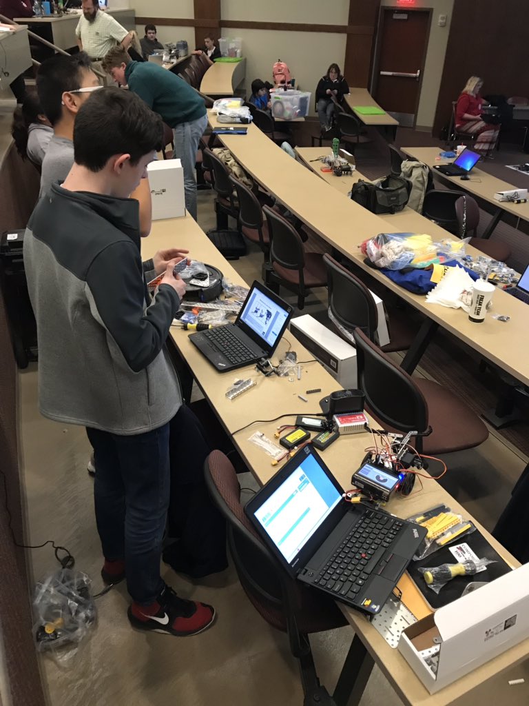robin9198's tweet image. Neck deep in “hands on” #CodeCool ##botball2019