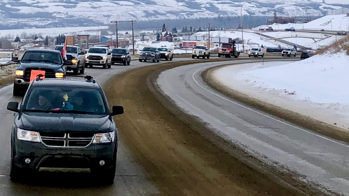 ArnoldViersen's tweet photo. Great turnout today for Grimshaw to Peace River Rally to Support Pipelines. Alberta needs this pipeline. @rally4resources @OilsandsAction #buildkm #Cdnpoli #abpoli https://t.co/CFAydO4kf0