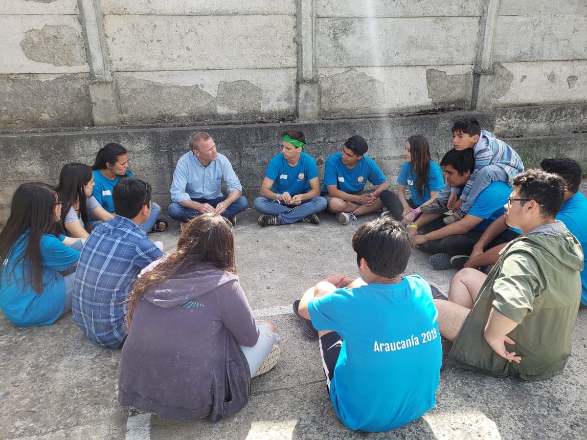 felipekast's tweet photo. Gracias totales a los 150 universitarios dejaron el alma en #OperacionInfancia en La Araucanía. Cada uno de ellos asumió el compromiso de “apadrinar” a un Niño o Niña para siempre! Nunca más un Niño solo, nunca mas un Niño sin cariño. Tremenda iniciativa de @horizontalchile https://t.co/LxtCXw9ceK