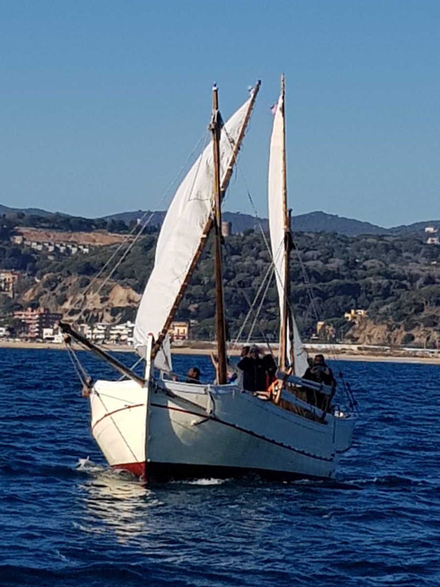 BNARENYS's tweet photo. Tot un exit la trobada de clàssics.
Gracies a totes les persones que hi han particiat o colaborat.
#bnam #totsfemvela #navegaciotranquila @cnarenys @radioarenys @vela_cat @CostaBcnMaresme @MuseuMaritim @totmataro @CEMaresme @NauticaPanorama https://t.co/IQUP5BOHcL