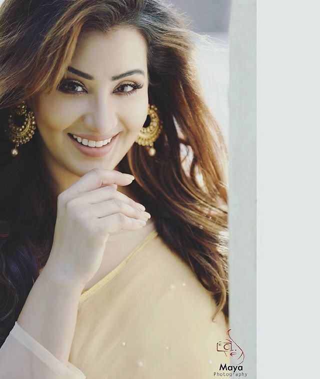 lechumolC's tweet photo. Smile... it is the key that fits the lock of everyone's heart...
And my dear shilpu di... you have the most precious smile...
@ShindeShilpaS 

#OneYearOfWinnerShilpa https://t.co/jlbhCorvZb