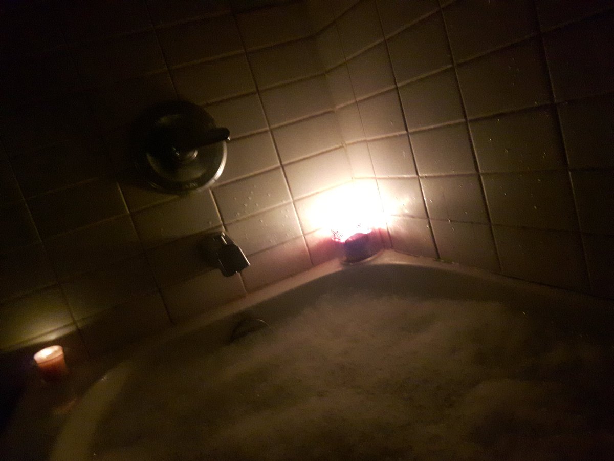 Abslice1973's tweet photo. Bath time https://t.co/b2lFFsaYiu
