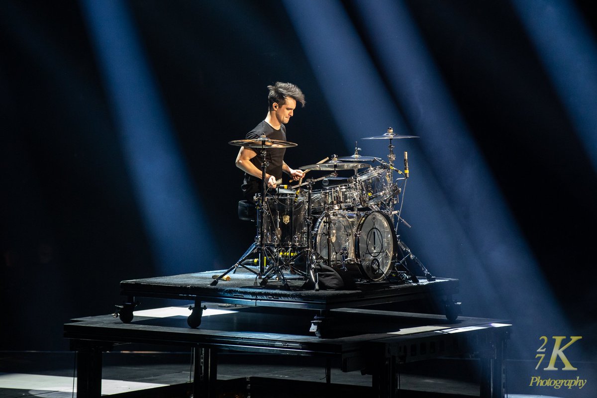 ConnersJim's tweet photo. #PanicAtTheDisco  kicking off their 2nd leg of the #PrayForTheWickedTour in #Buffalo 

Full set of photos at https://t.co/OUDjZOnLdS

Coverage for @Altbuffalo 
@PanicAtTheDisco @KeyBankCtr @brendonurie https://t.co/Da4byg74EG