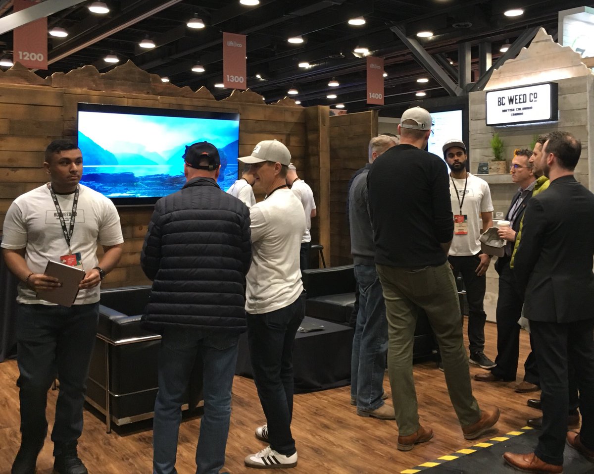 Hanging out, talking about the past, present and future. This is a great way to spend a weekend. #LiftCoExpo <a href="/BCWeedCo/">BC Weed Co.</a>