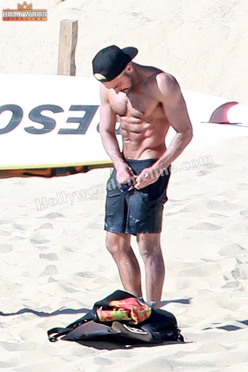 Team_ZacEfron's tweet image. Zac Efron is actually a Greek God 😍🤤