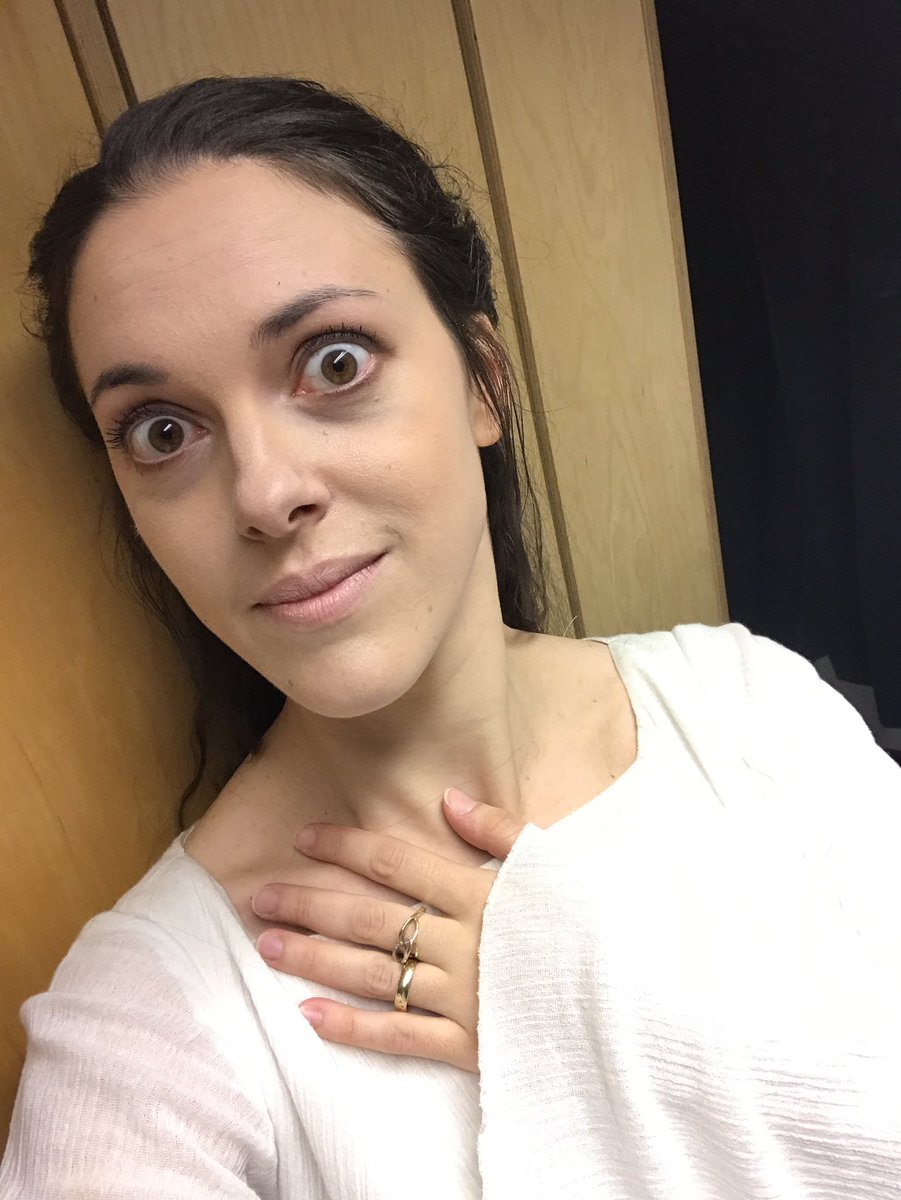 ZuzanaMarkova07's tweet image. Ready for the second part of Puritani! 
#operfrankfurt #elvira #gettingmad #bellini