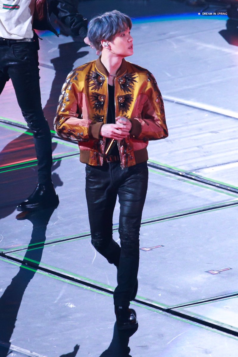 BtsCollins's tweet photo. Helluva #SUGARUSH going on here
He's #9CirclesOfHell #HOT π₯π₯π₯
#SUGAπ #BTSinNagoya #BTS
@BTS_twt #BTS4LIFE βπΌ
#SUGAMINYOONGIAGUSTD https://t.co/CJIj2FDZIB