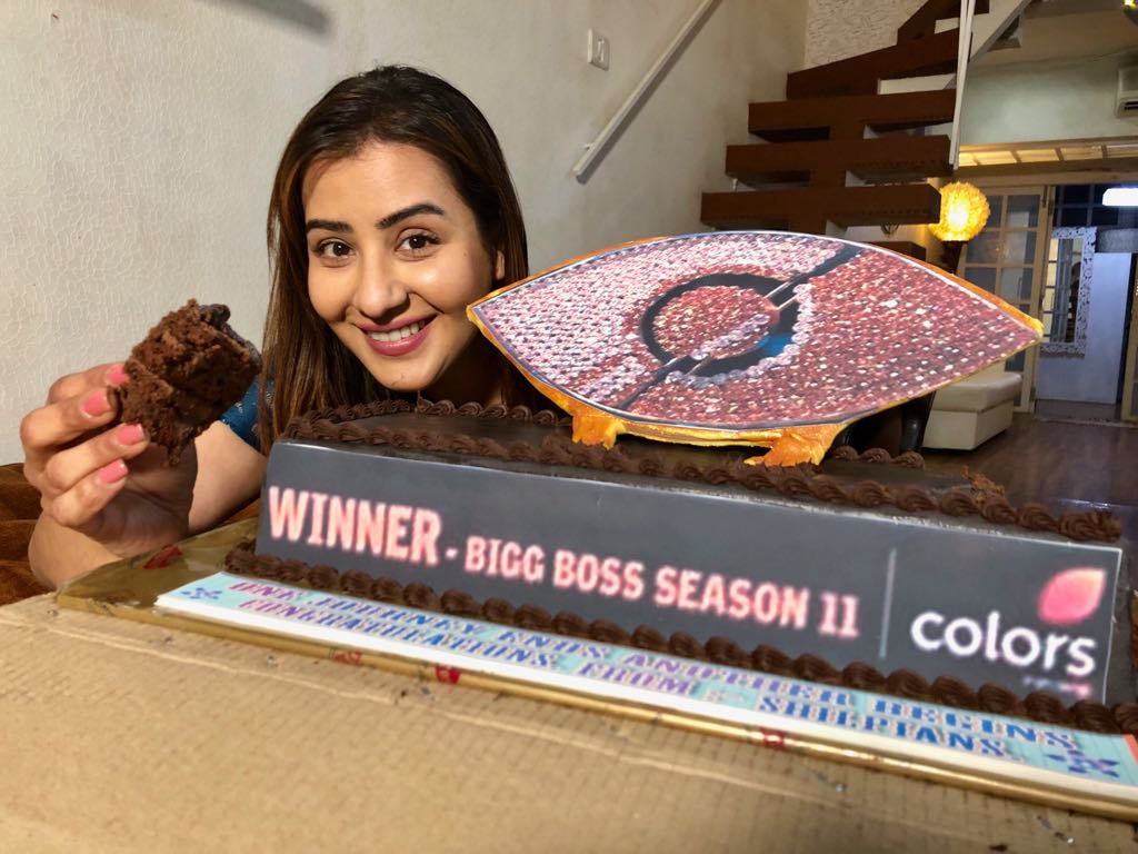 lechumolC's tweet photo. Meri pyari shilpu di...
Its been one year after that proud moment we all shilpians went through...Thank you di for being such an inspiring and down to earth person...

@ShindeShilpaS 

#OneYearOfWinnerShilpa https://t.co/LHcxHsPcN6