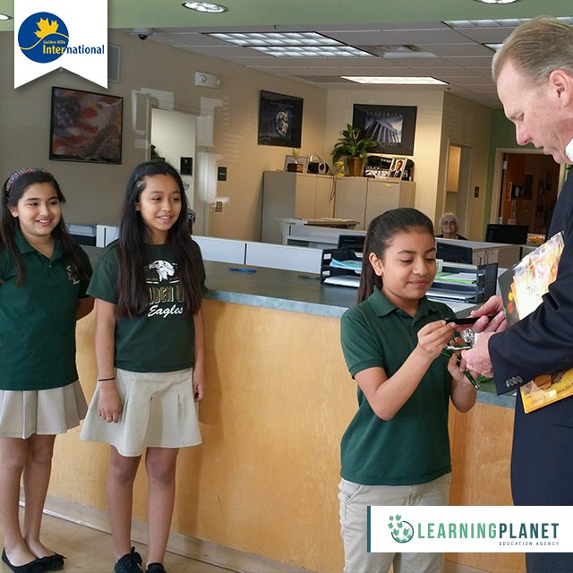 ¡En Golden Hills los alumnos internacionales son más que bienvenidos! Cursa tu preparatoria y conoce Canadá desde un punto de vista local. Tiene programas de primer nivel para desarrollar al máximo tus habilidades deportivas, artísticas, sociales y académicas. ¡Contáctanos! 😍📚