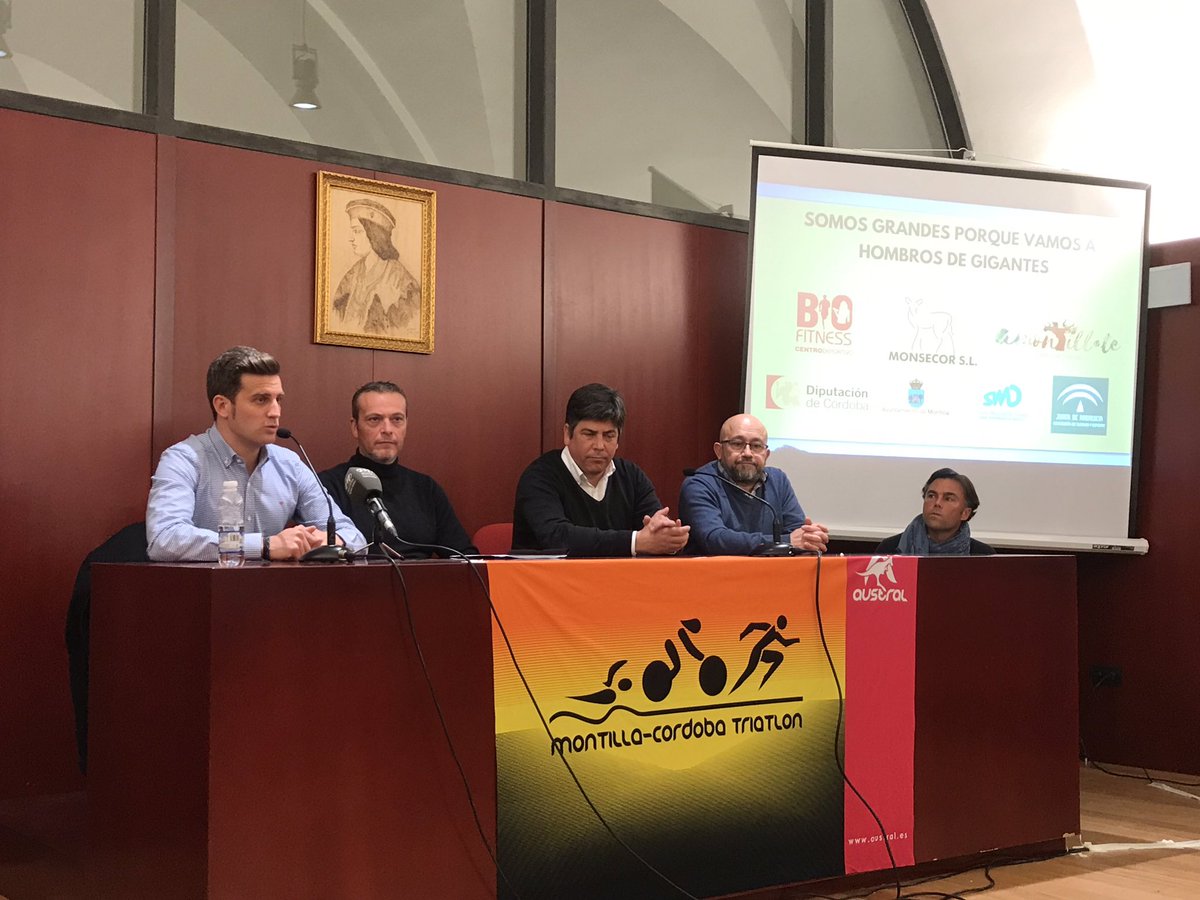 PSOEMontilla's tweet photo. Un placer contar hoy con la visita a #Montilla de @Martintorralbo, en la presentación de la temporada 2019 del CD @montillatri, referente nacional en #triatlón. ¡Suerte a todos en la nueva temporada! https://t.co/TOgf0EbUDG