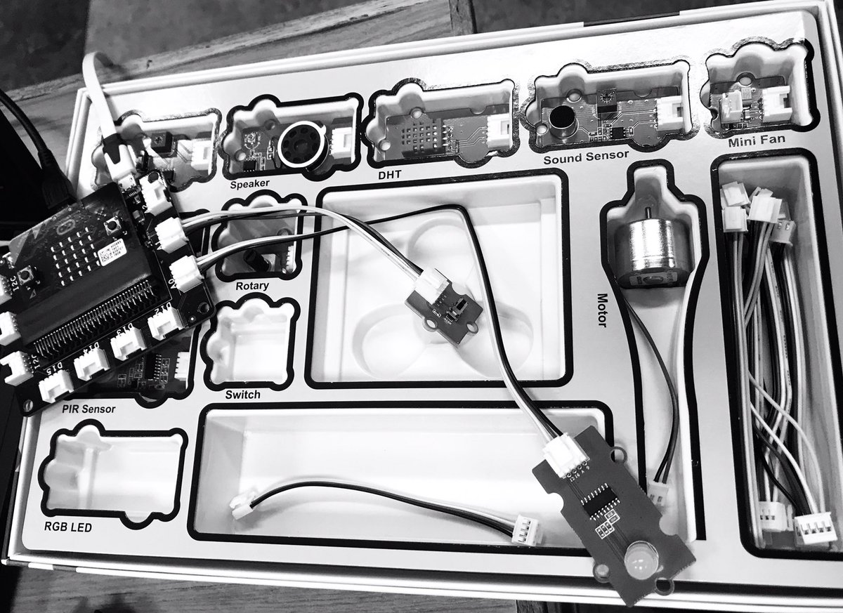pamelaaobrien's tweet photo. @Nichola80 @Carole_XLIX @betsysalt @nancygedge @Janeh271 @renoonog37 @f33lthesun @JfB57 @elaronndy 12/365 #ayearinblackandwhite #blackandwhite #photopossemums #coding #microbit #minode https://t.co/ZuinFIbvyg