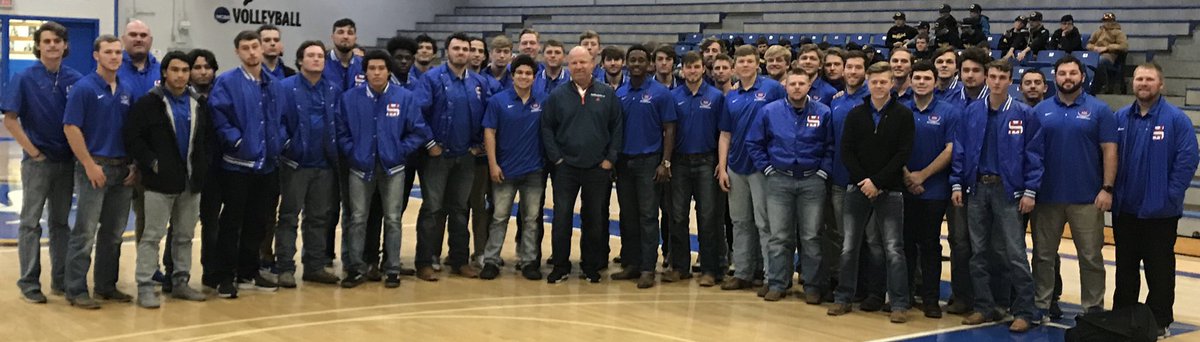 sambjorling's tweet photo. Awesome opportunity to have Steve Springer @qualityatbats speak to our guys today!

The 2013 &amp; 2017 Aggie teams were able to hear Spring speak &amp; both had historic seasons.
*2013 National Champs 
*2017 #1 seed at WS 

#CompeteWithConfidence 
#1vs9 #OpeningDayEveryday
#LetItLoose https://t.co/Q9UZBAC70w