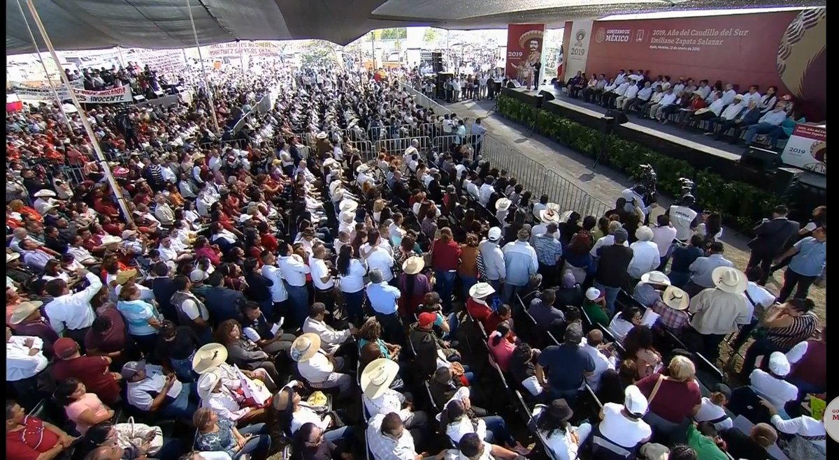 vmva1950's tweet photo. Acompañamos al #PresidenteDeMéxico @lopezobrador_ en acto en el que se declaró "2019, Año del Caudillo del Sur, Emiliano Zapata". El legado de un personaje histórico se expresa en la inspiración para continuar en la lucha por mejores derechos #GobiernoDeMéxico https://t.co/zAWugRxejI