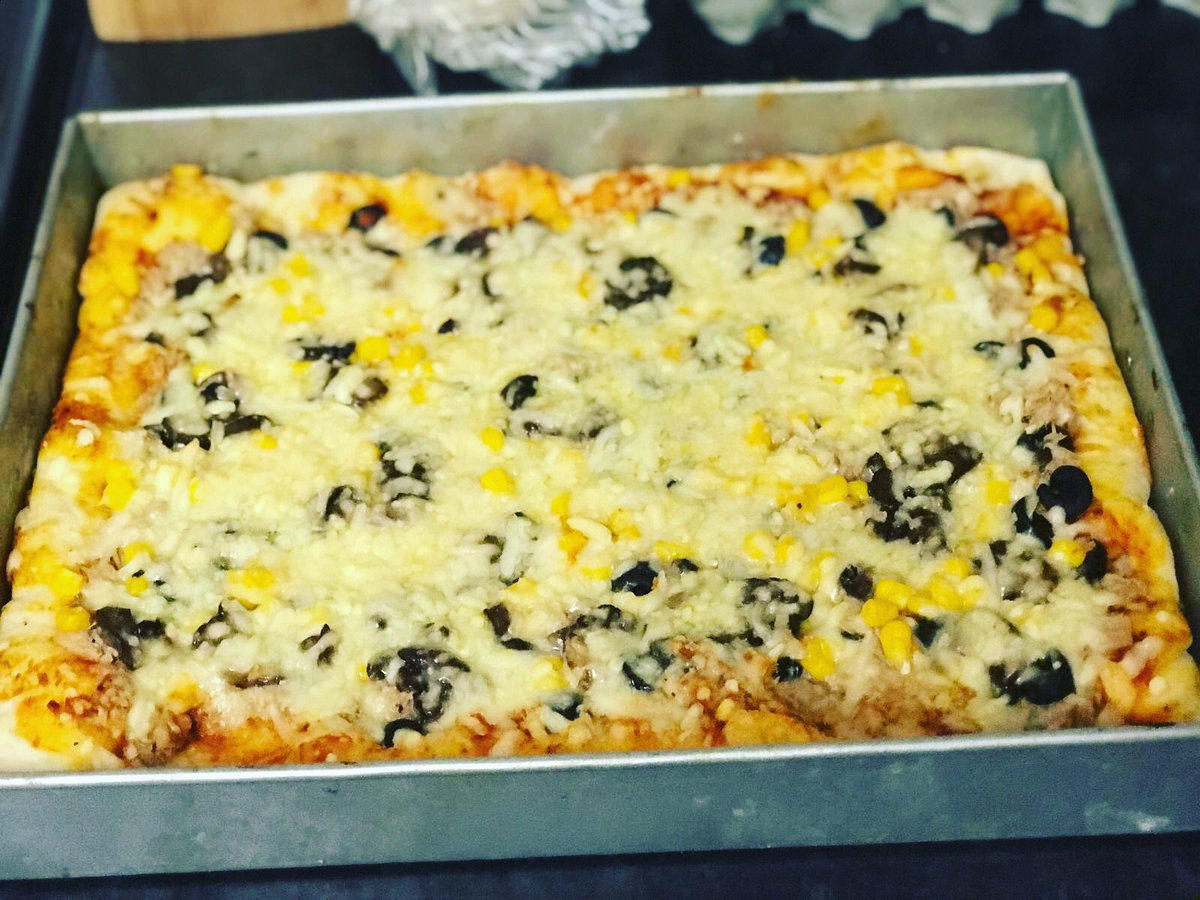 Homemade PIZZA 🍕 
#homemadepizzadough#pizza#bread#baking