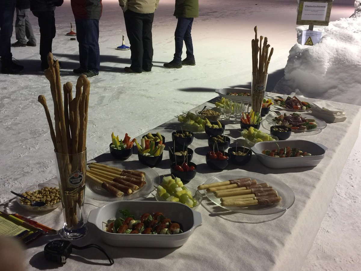 SPLS_Flims's tweet photo. #Eisstockplausch mit deinem Verein oder der Firma inklusive leckerem #Apero vom Restaurant #praulaselva #flims #graubünden #fromflimswithlove #food #gastronomie #freshkitchen #icestock #fun #switzerland #goodtimes #nightout #drinks #winter #event #laax #laaxisniceyo #ice #sports https://t.co/h1jV1G7CgP