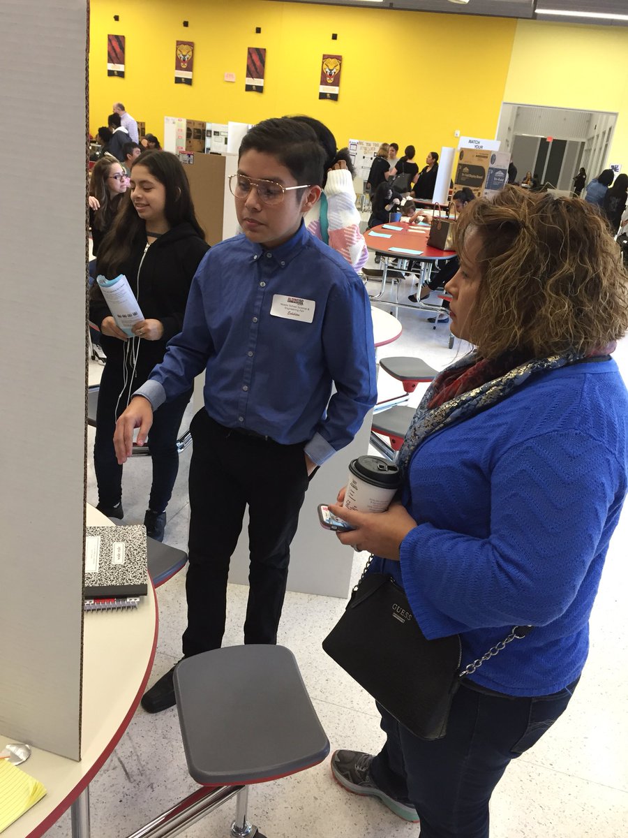 SommerScience's tweet photo. Stovall Steers presenting their Science Fair projects to Ms Wright at the District Science Fair. @StovallSteers #steersuccess @Runneberg_Sci https://t.co/XIsQa1NQKV