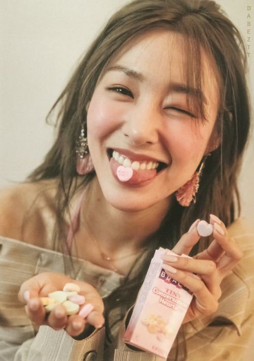 wonderfanyy's tweet photo. #iHeartAwards #BestSoloBreakout #TiffanyYoung https://t.co/hZKZhngU2I
