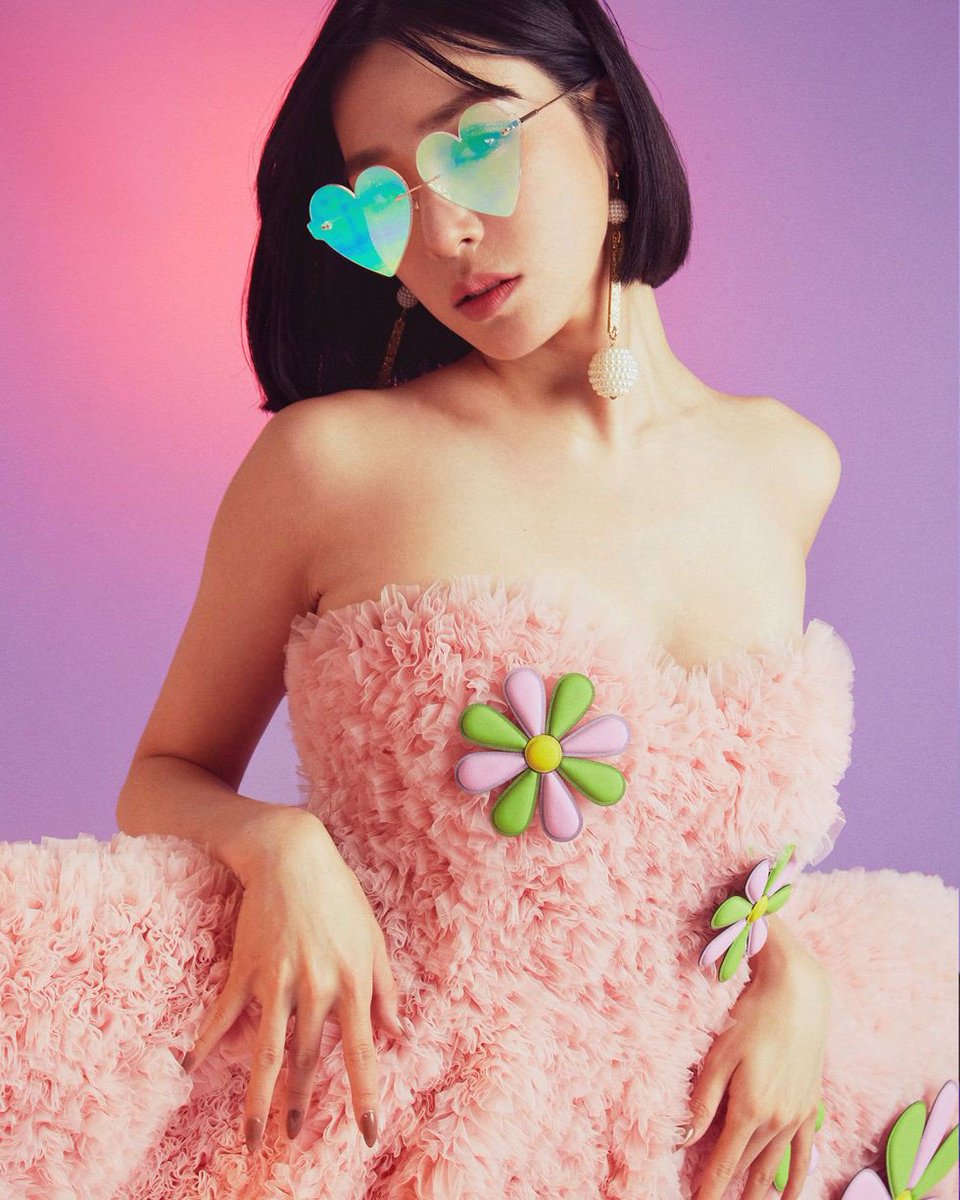 wonderfanyy's tweet photo. #iHeartAwards #BestSoloBreakout #TiffanyYoung https://t.co/ySnYkoIa13