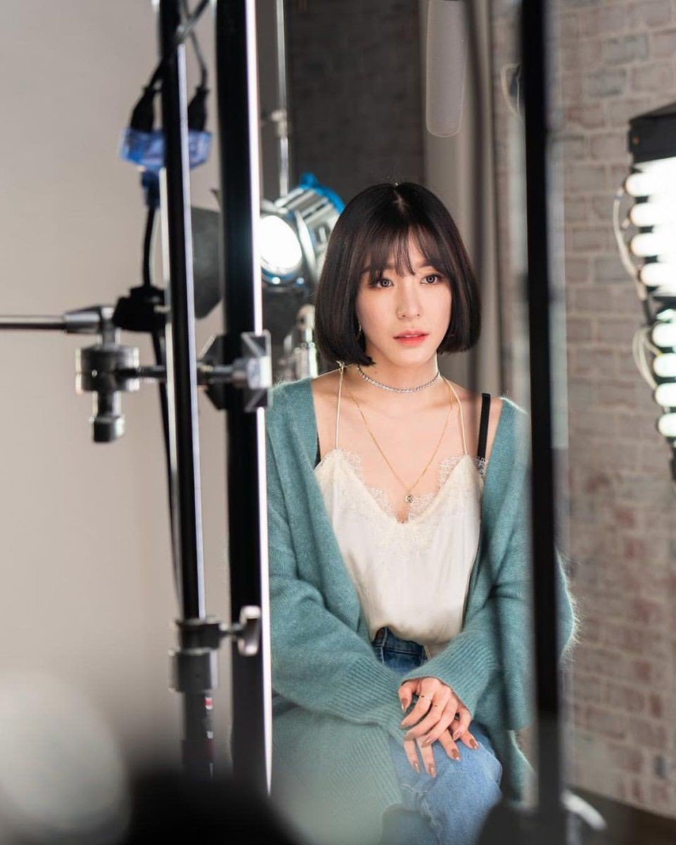 wonderfanyy's tweet photo. #iHeartAwards #BestSoloBreakout #TiffanyYoung https://t.co/0IeI3C0kk1