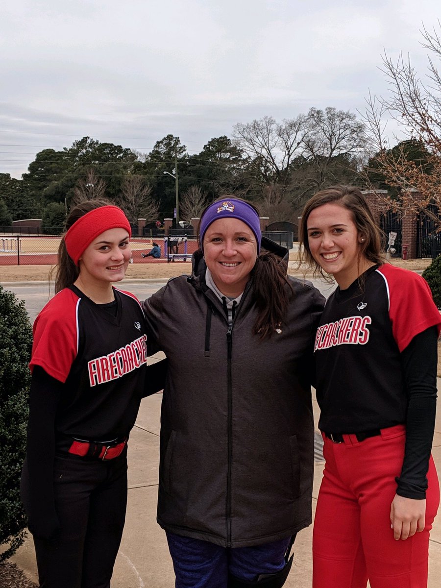 Alexandra_E10's tweet photo. It was a little cold but still had a great time at ECU. I learned a lot and thank you coaches and players for all your help!! @ECUSoftball https://t.co/EElICEl04S