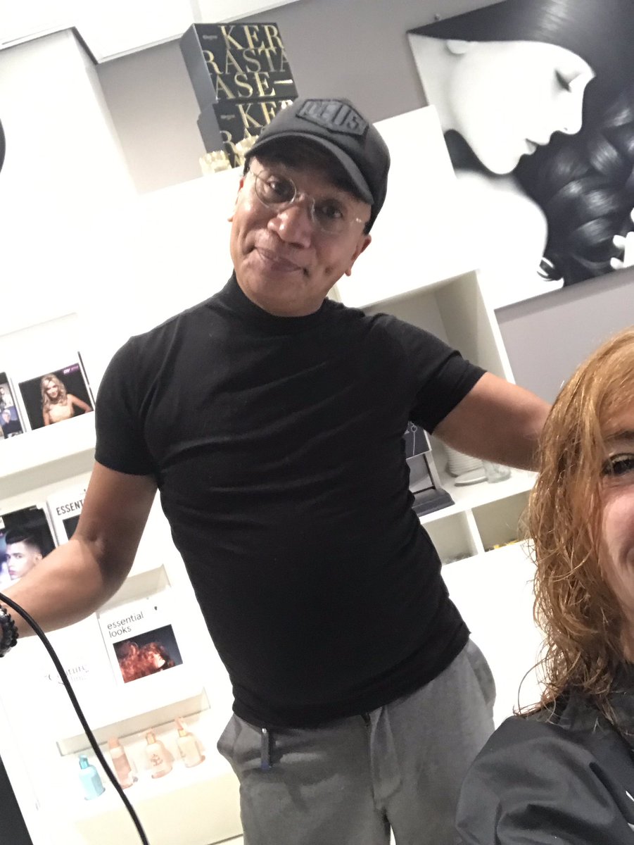 MirjamWulfse's tweet photo. Als je tegen je kapper zegt: β ik wil dat ijzeren krullenspul ( mousse) niet in mijn haarβ #bestekapper de Barbier #frans https://t.co/J3ZDWsOOaT